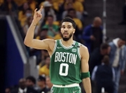 星空竞猜-关于塔图姆在皇家马德里比赛中战术调整，挺进下一轮引发热议！的信息